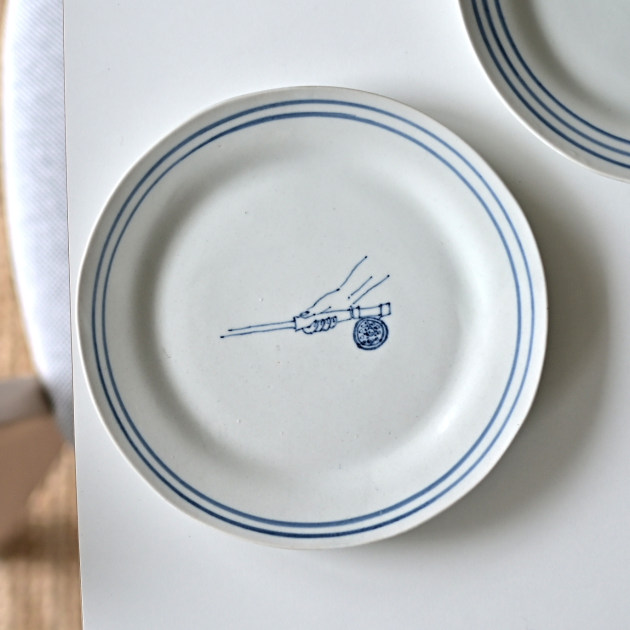 大江憲一　 染付６寸皿（フィッシング）