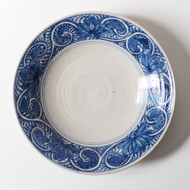 沼田智也　蓮花文8.5寸皿