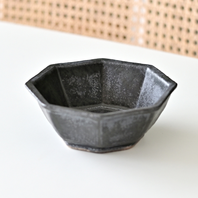 渡辺信史　八角小鉢（炭黒）
