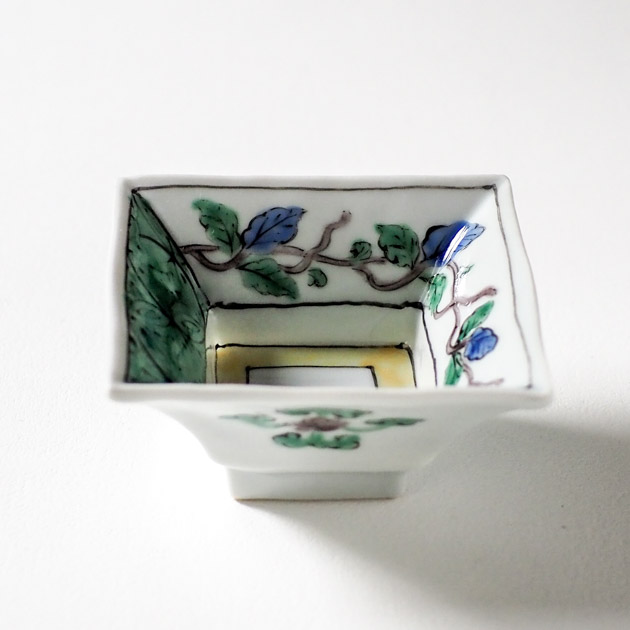 新道工房　色絵唐草片身替り角小鉢