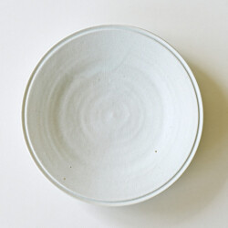 阿南維也 白磁細リム7寸皿（貫入）