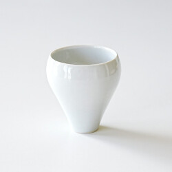 阿南維也　白磁一輪挿し（穴）