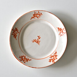 ヨシノヒトシ 赤絵6.5寸皿