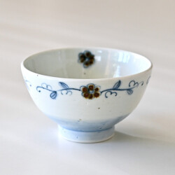 山口利枝　花に唐草めし碗