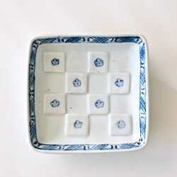 山口利枝　花に市松角皿