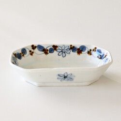 山口利枝　花唐草八角長角皿