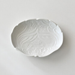 豊増一雄　白瓷花紋小判皿