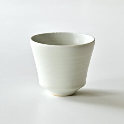 土井善男　緑白釉立ち形カップ