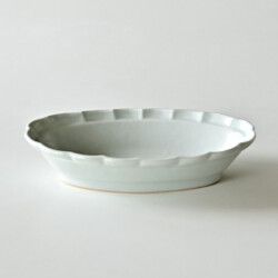 土井善男　乳白釉楕円輪花鉢