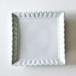 土井善男　乳白釉四方輪花板皿（大）