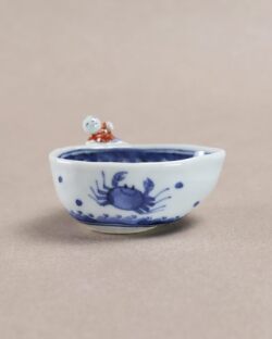 新道工房　色染付唐子舟遊び猪口（蟹）