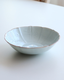 宮岡麻衣子 白磁陽刻菊牡丹文鉢