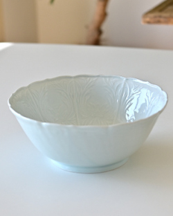 宮岡麻衣子 陽刻牡丹文深鉢(白磁)