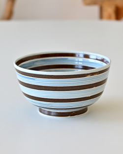 宮岡麻衣子　錆釉染付輪線文深鉢