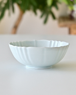 宮岡麻衣子　白磁輪花5寸鉢