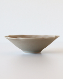 杉原万理江　輪花楕円小鉢（サンド）