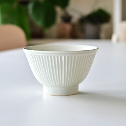 阿部春弥・みか　白磁しのぎ飯碗(中）