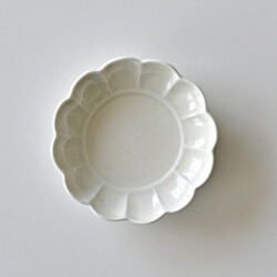 阿部春弥・みか　白磁輪花小皿