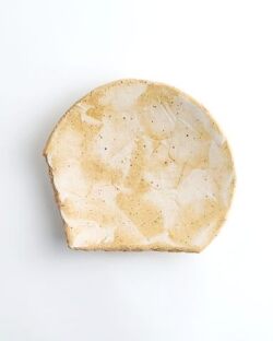 梶原妙子　乱掻変形足付皿