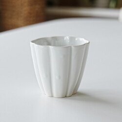 亀田大介　白磁輪花カップ
