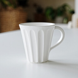 亀田大介　白釉鎬マグ