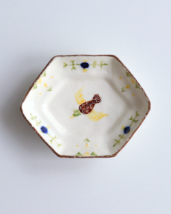 菅野一美　ワシ文亀甲形小皿