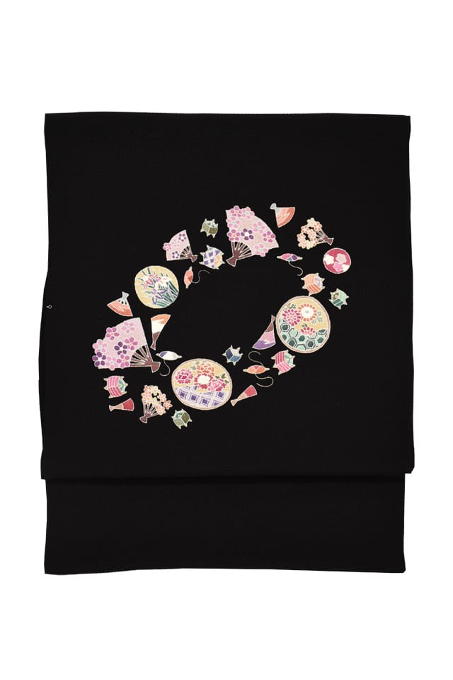 『染名古屋帯』手描友禅　扇子と小物尽し　黒地