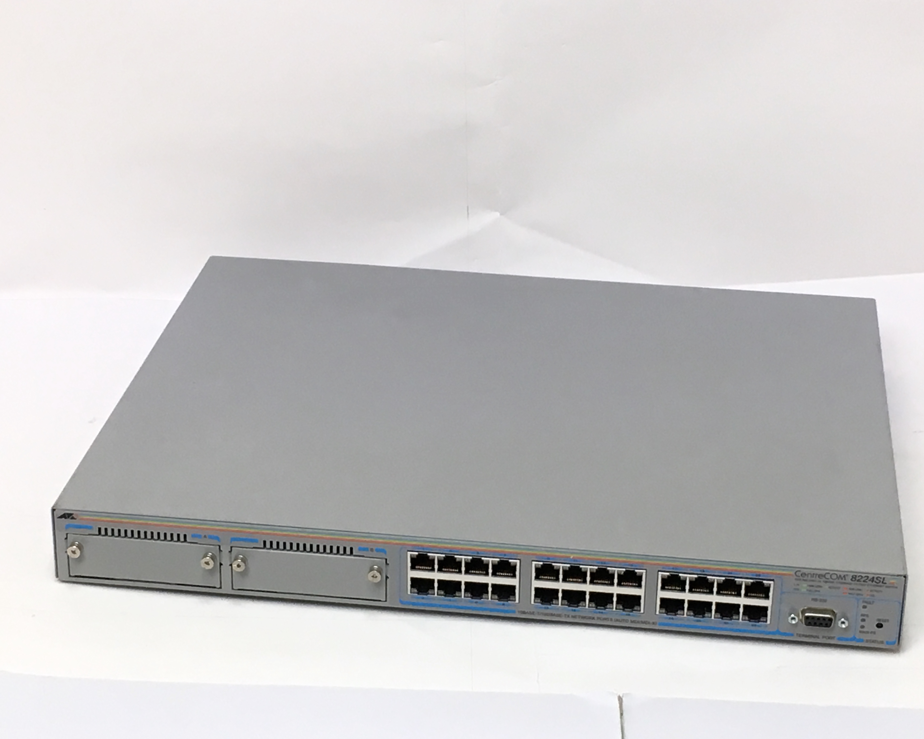 【中古】スイッチ　CentreCOM 8224SL　メイン画像