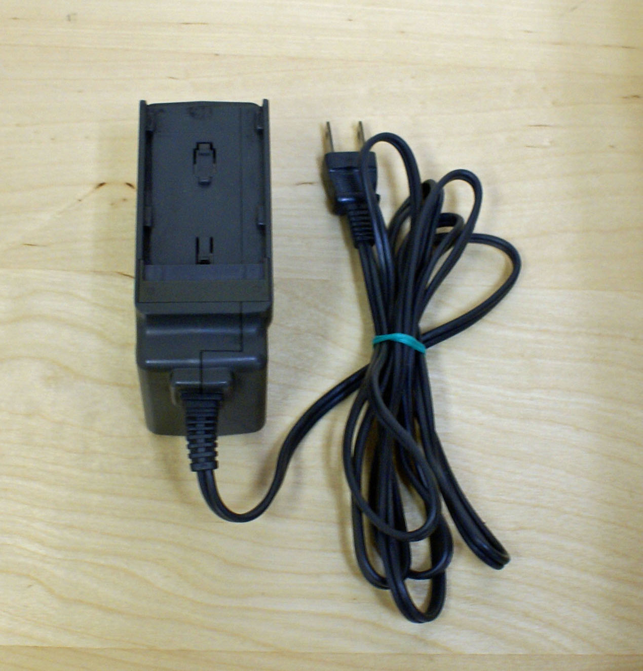 【中古】バッテリー充電器　FURUNO BC-9200