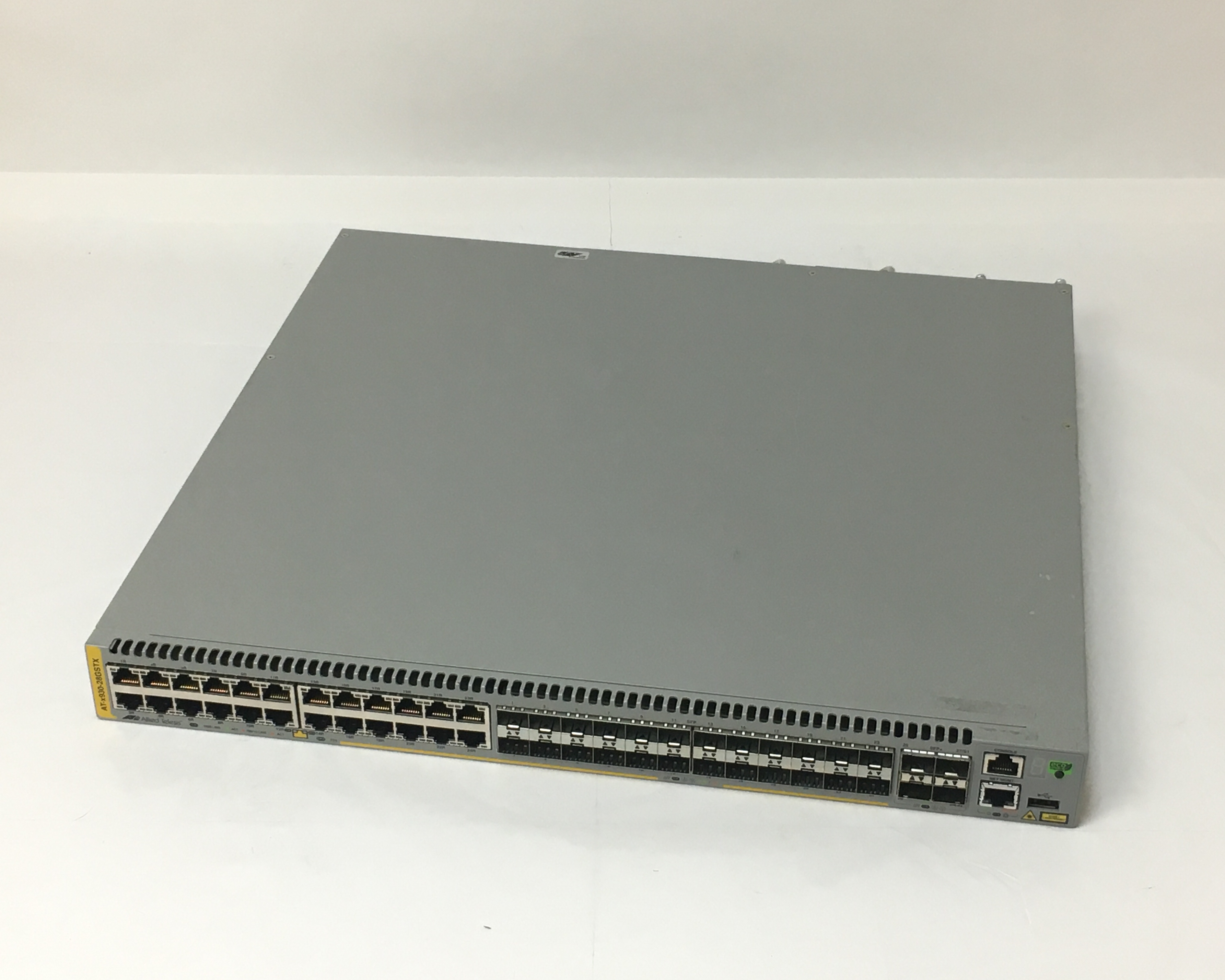 【中古】アライドテレシス AT-X930-28GSTX　メイン画像