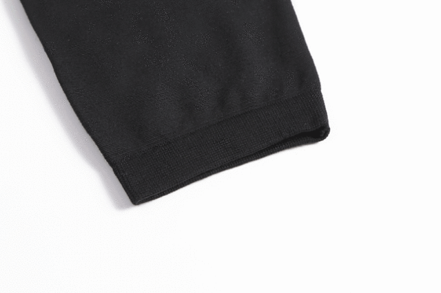 シャツブラ　黒　首回り　七分袖　ポケット付き　伸びる　柔らか　表面パッド付き　リプロ