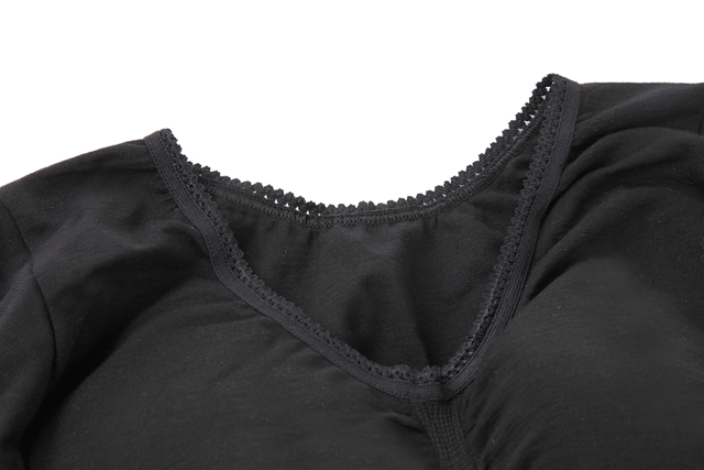 シャツブラ　黒　首回り　七分袖　ポケット付き　伸びる　柔らか　表面パッド付き　リプロ