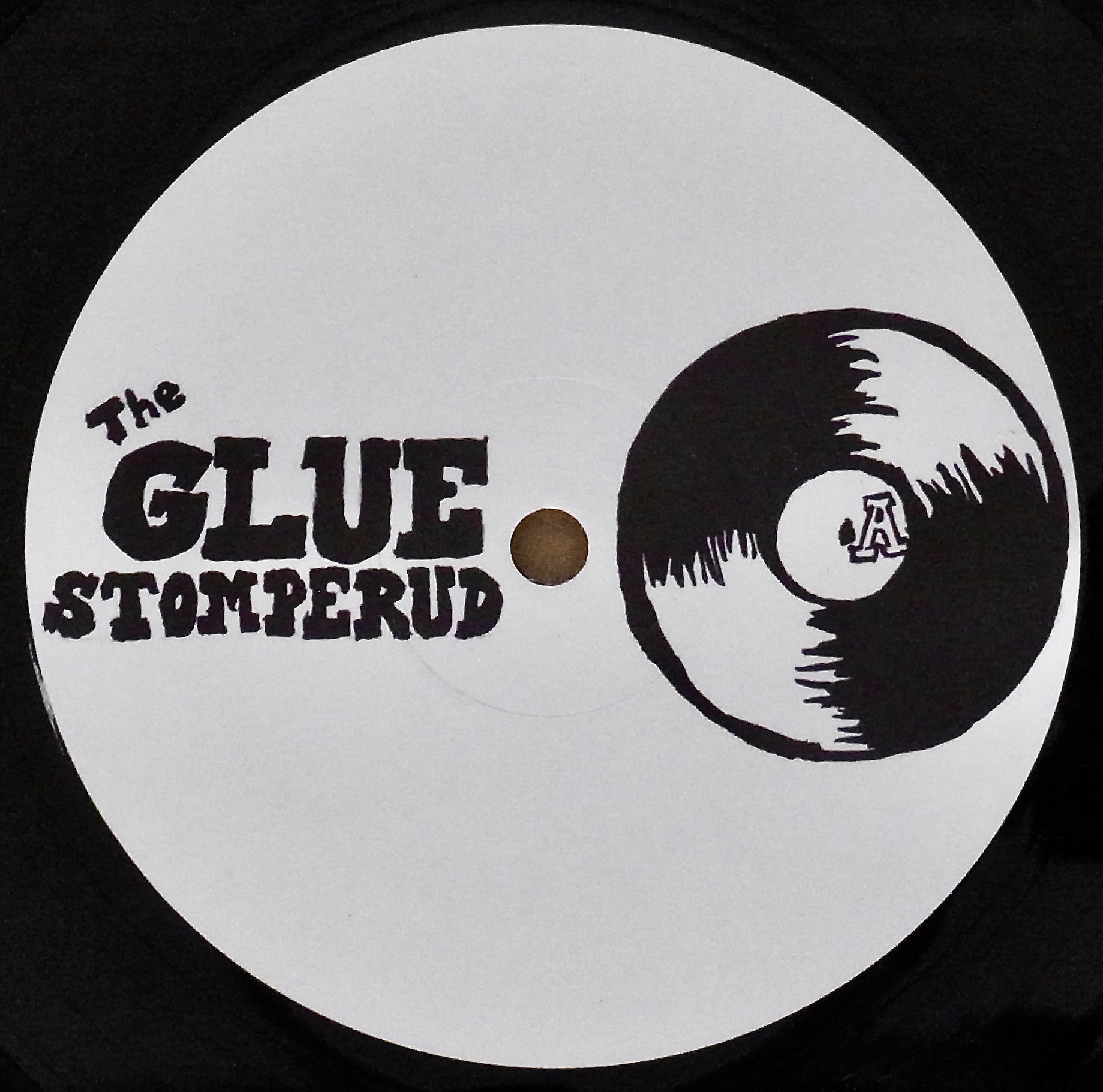 THE GLUE・RULEFINN / Stomperud・Kommafeil