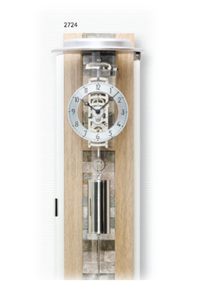 チェーンと錘の振り子柱掛け時計。時計本体の高さ90cmの大型壁掛け