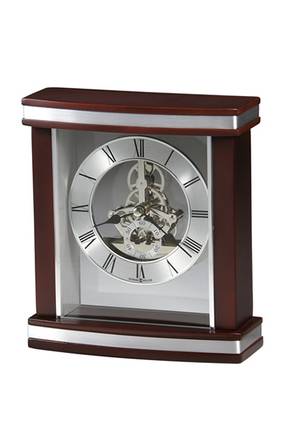 エレガントな洗練された歯車の動きを楽しめるスケルトンタイプの