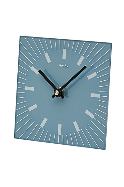 卓上置きタイプデジタル表示の置き時計。特別なギフトにも