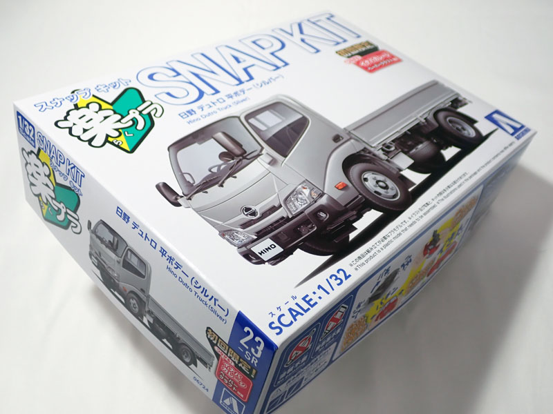 1/32 日野 デュトロ 平ボデー　シルバー　 アオシマ 楽プラ スナップキット No.23-SR