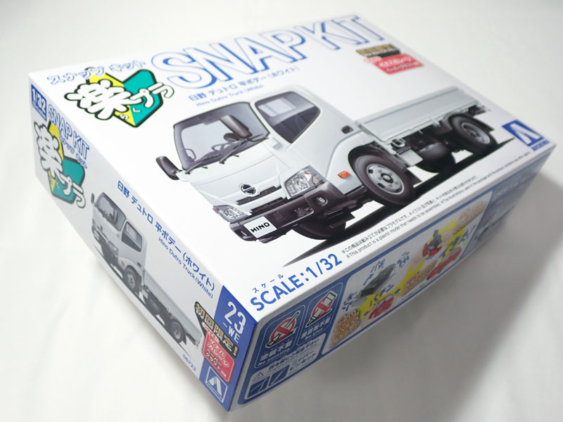 1/32 日野 デュトロ 平ボデー　ホワイト　 アオシマ 楽プラ スナップキット No.23-WE