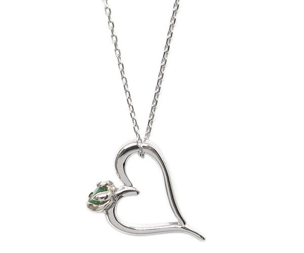ベビーリングエメラルドペンダント