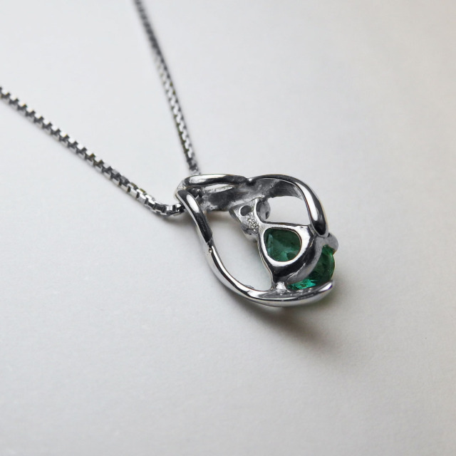 COCCOセレクトジュエリー　ネックレス　エメラルド