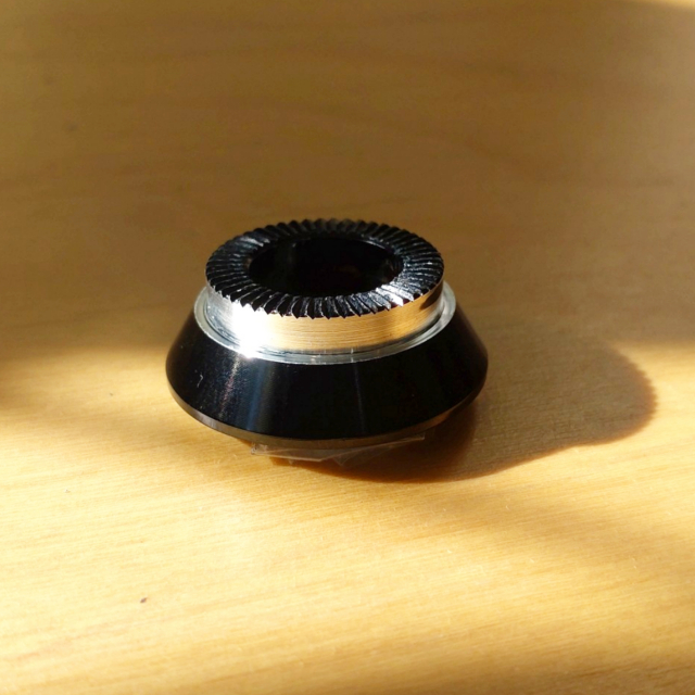 NOVATEC D411 フロントハブ ピナレロ用アダプター