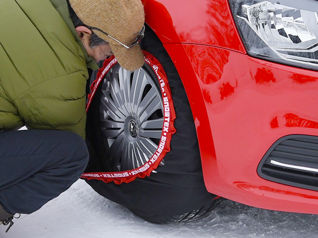 チェーン規制時使用可能! 布製タイヤチェーン SNOWTEX(スノーテックス)突然の降雪時に安心の備え 雪道用布製タイヤ滑り止め コイズミダイレクト チェーン規制時使用可能! 布製タイヤチェーン SNOWTEX(スノーテックス)突然の降雪時に安心の備え 雪道用布製タイヤ滑り止め コイズミダイレクト