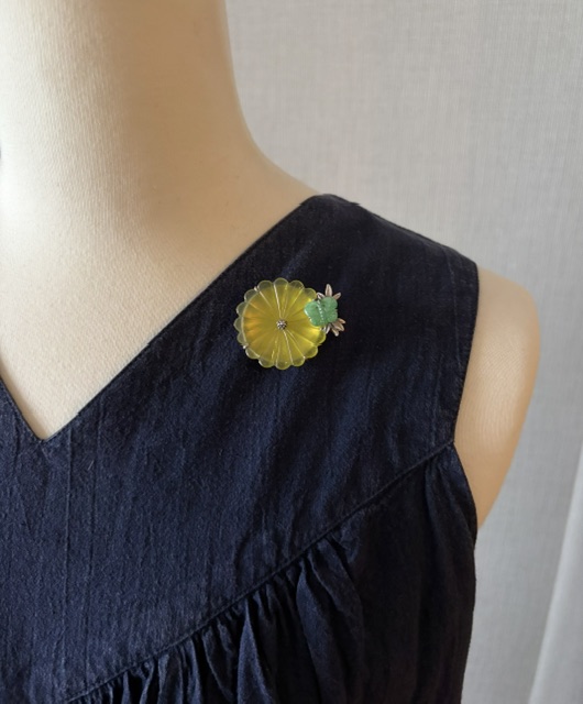 カウォン工房＊黄翡翠の花×翡翠の蝶＊ブローチ（omu357）