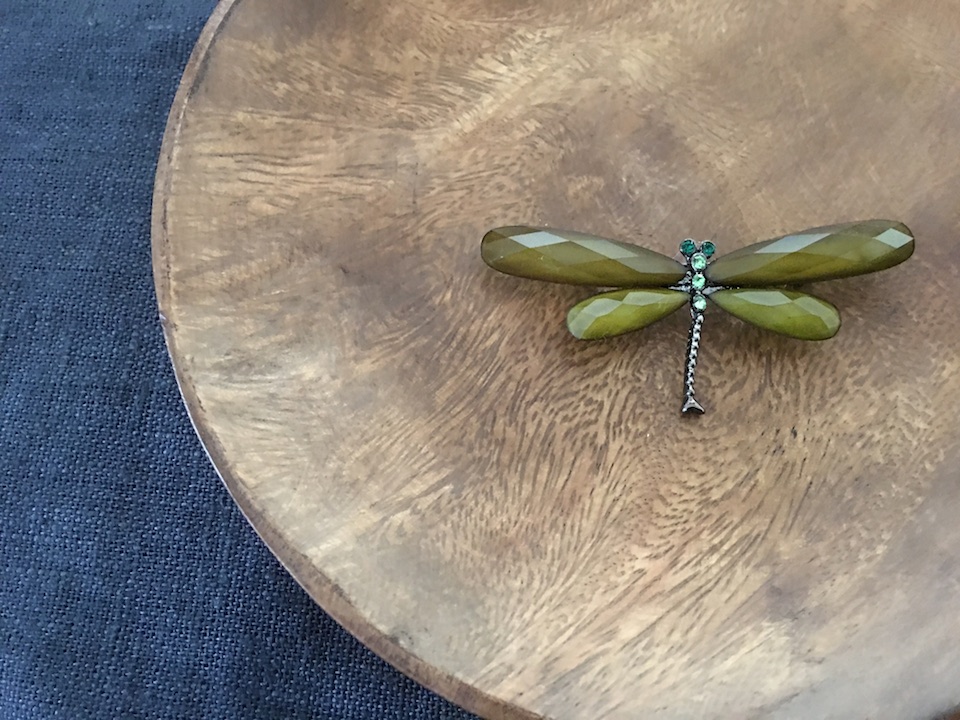 tiro作　＊　蜻蛉ブローチ　＊　khaki green ( B608 )