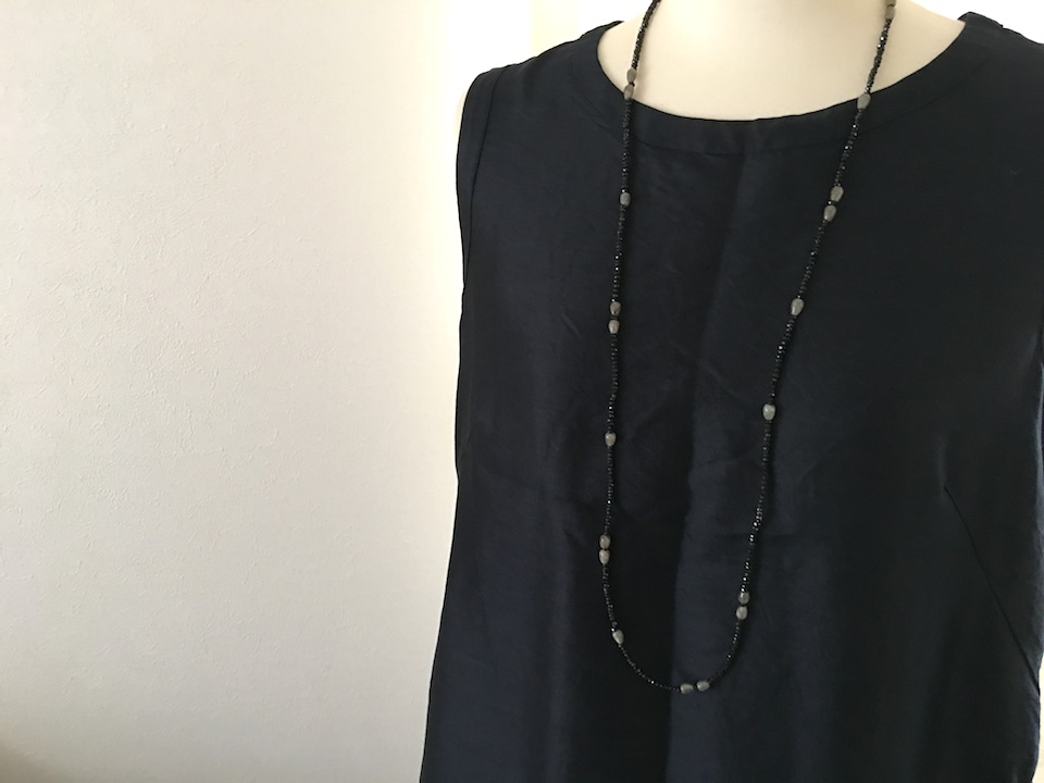 オニキス　×　ラブラドライト　＊　ロングネックレス　by ハナ工房　（　n195-18 )
