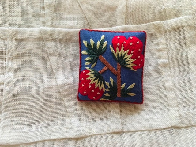 国際刺繍院 ＊ 韓国伝統刺繍＊シルク刺繍の花ブローチ＊小