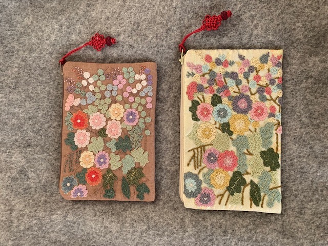 韓国手刺繍シルクポーチ2個セット 韓国伝統刺繍＊シルクポーチ＊2color＊国際刺繍院・張玉任氏作