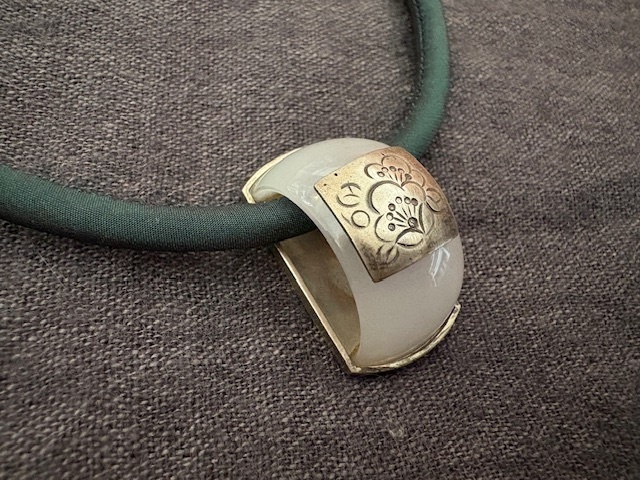 白玉×silverの花刻＊ペンダントチョーカーby tinyonsa （n256-tin-19-07)