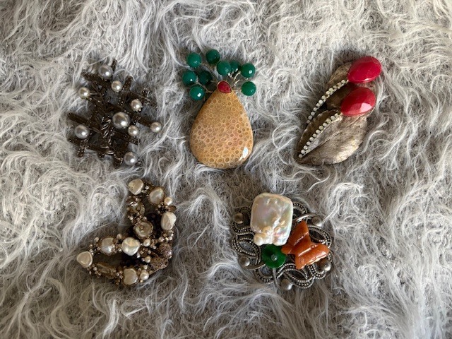 Seoul market brooch （B805）