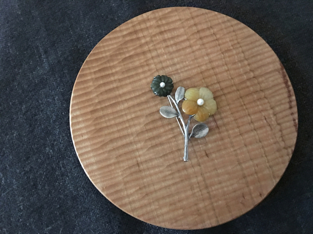 eunnamu ＊ウンナム＊翡翠×黄玉の花＊ブローチ（U415 )